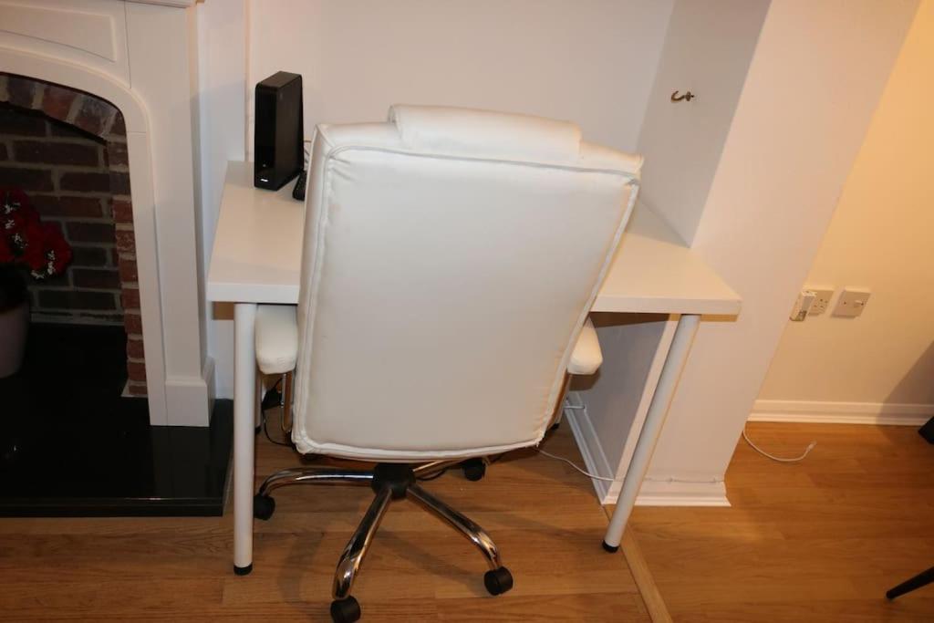 Entire -4 Bedrooms Detached House With Driveway Nottingham Eksteriør bilde
