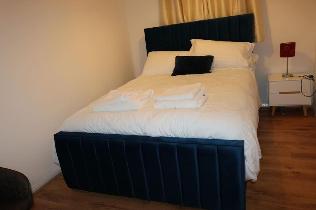 Entire -4 Bedrooms Detached House With Driveway Nottingham Eksteriør bilde