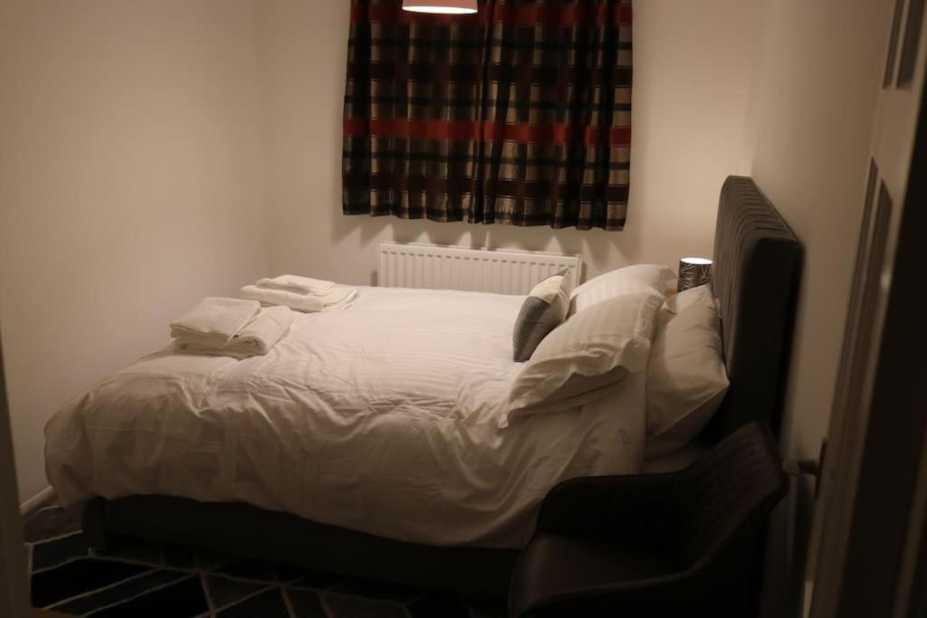 Entire -4 Bedrooms Detached House With Driveway Nottingham Eksteriør bilde