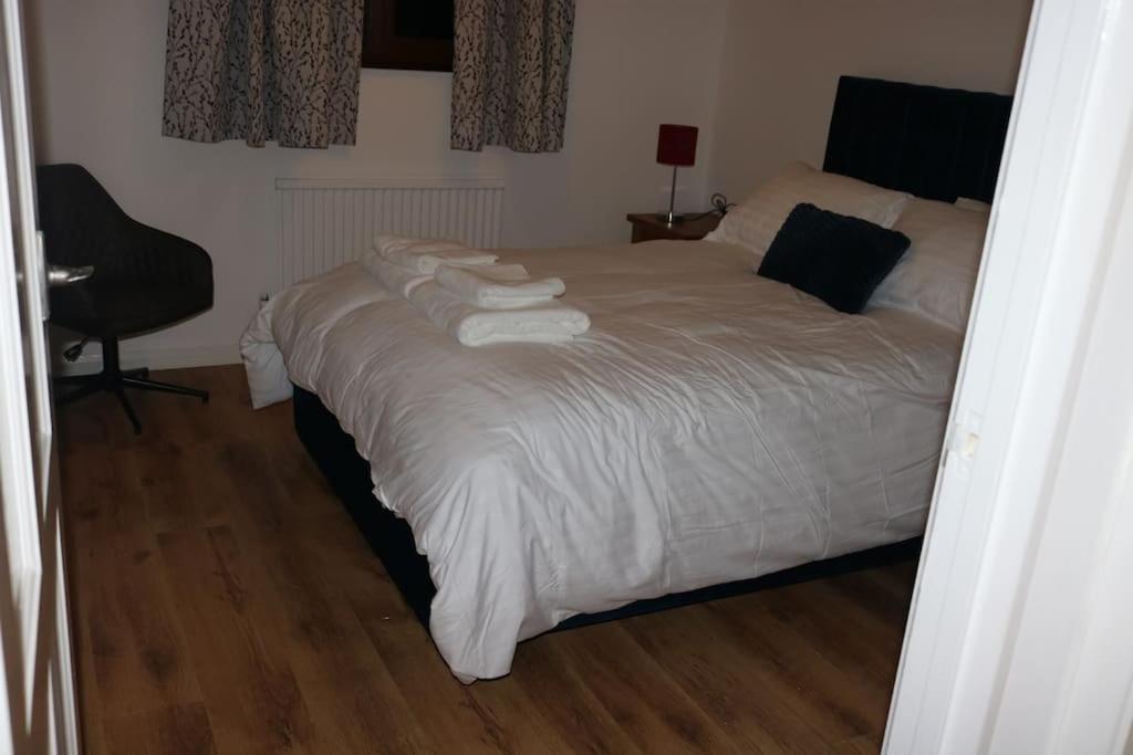 Entire -4 Bedrooms Detached House With Driveway Nottingham Eksteriør bilde