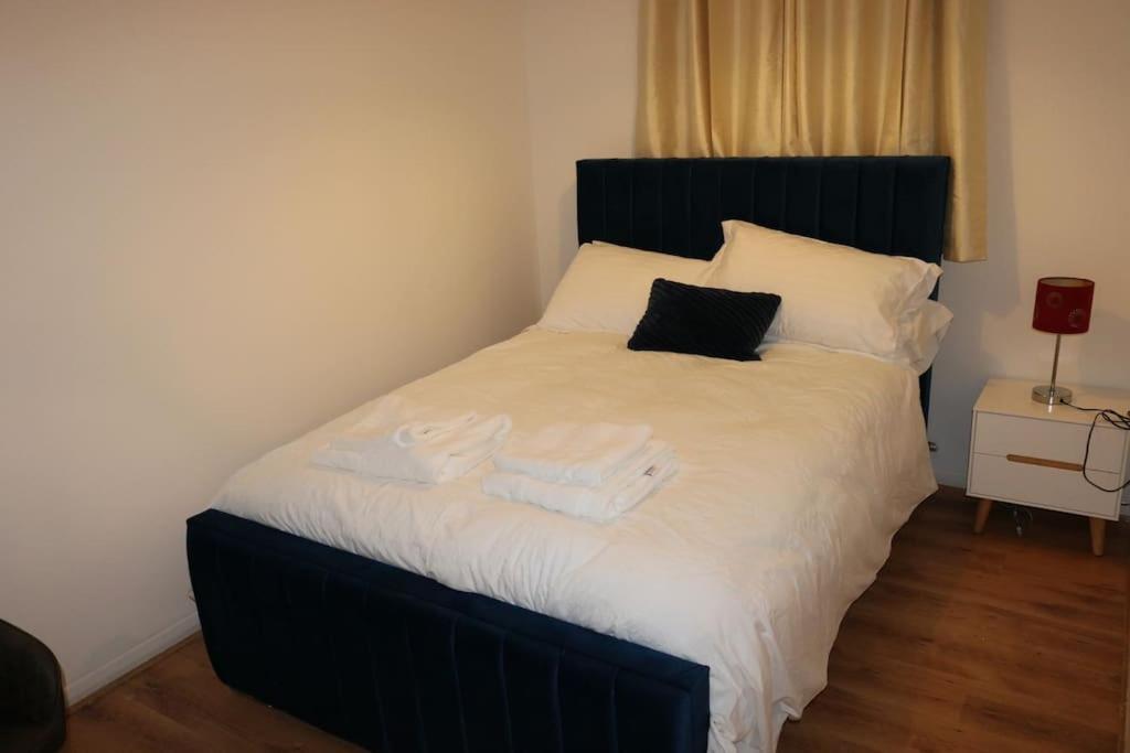 Entire -4 Bedrooms Detached House With Driveway Nottingham Eksteriør bilde