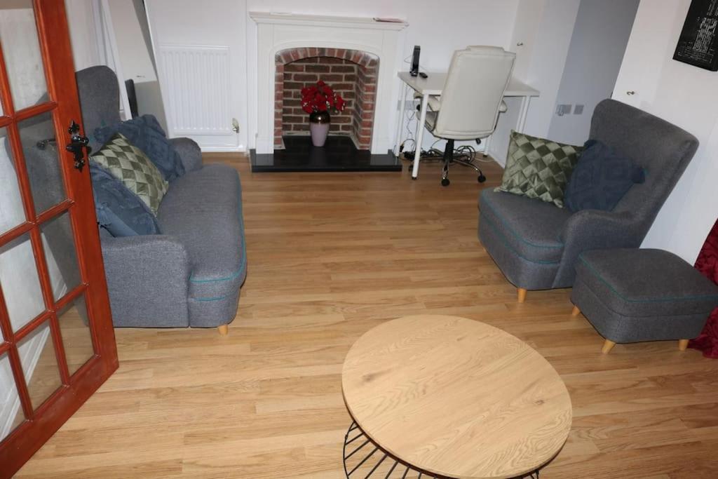 Entire -4 Bedrooms Detached House With Driveway Nottingham Eksteriør bilde