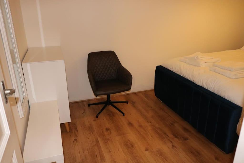 Entire -4 Bedrooms Detached House With Driveway Nottingham Eksteriør bilde
