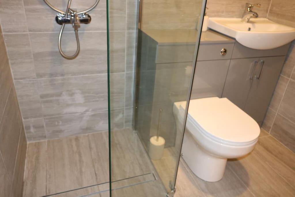Entire -4 Bedrooms Detached House With Driveway Nottingham Eksteriør bilde
