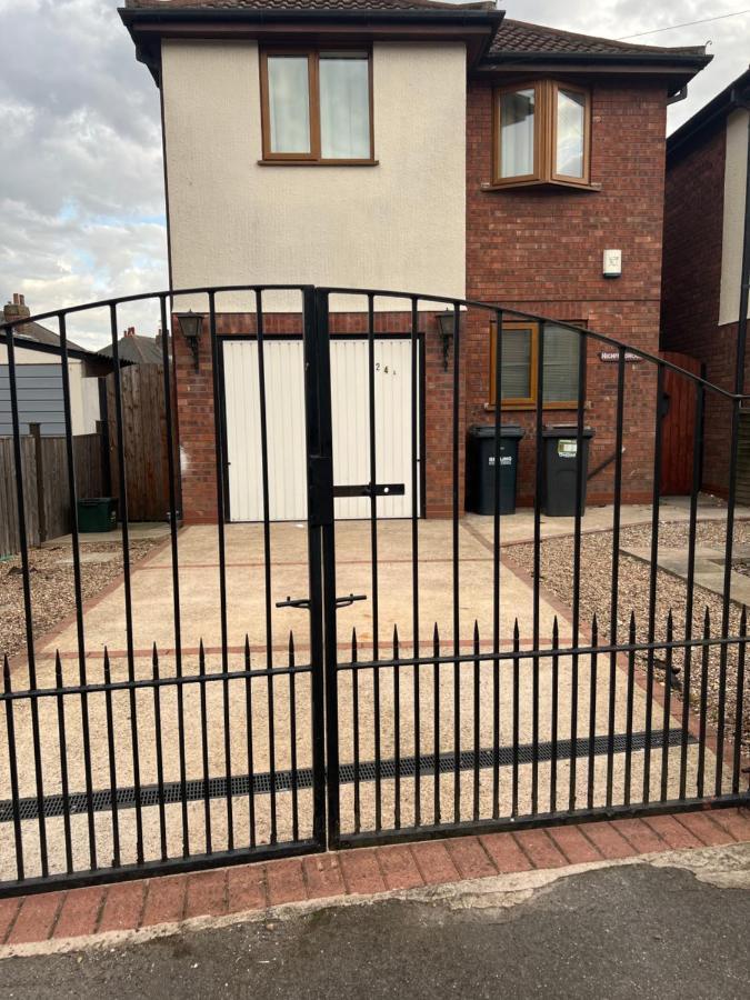 Entire -4 Bedrooms Detached House With Driveway Nottingham Eksteriør bilde
